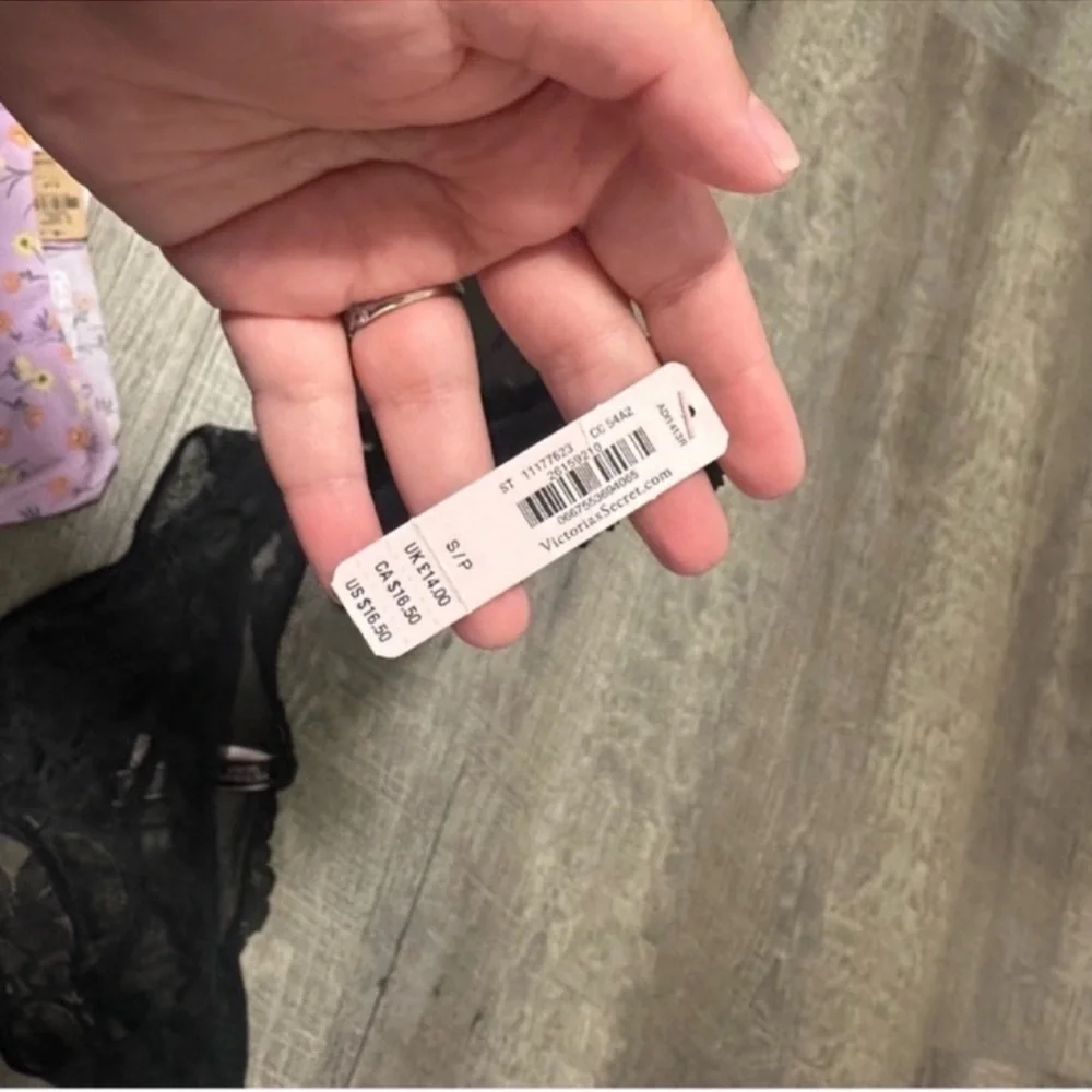 Victoria's Secret women’s underwear bundle - Picture 2 of 4